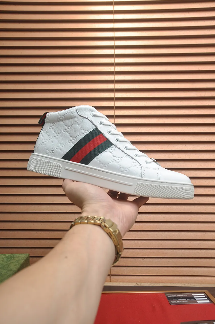 Men's shoes 💰480💶【GUCCI】1:1 men's sports shoes from the official website are now on the market. They are made of original silk cowhide + first-layer sheepskin lining, plus the original 1:1 comfortable outsole from the official website. Fashionable and versatile, super comfortable and breathable! Available in 2 colors: black, standard shoe size 38/45 (custom-made size 45 is non-refundable)